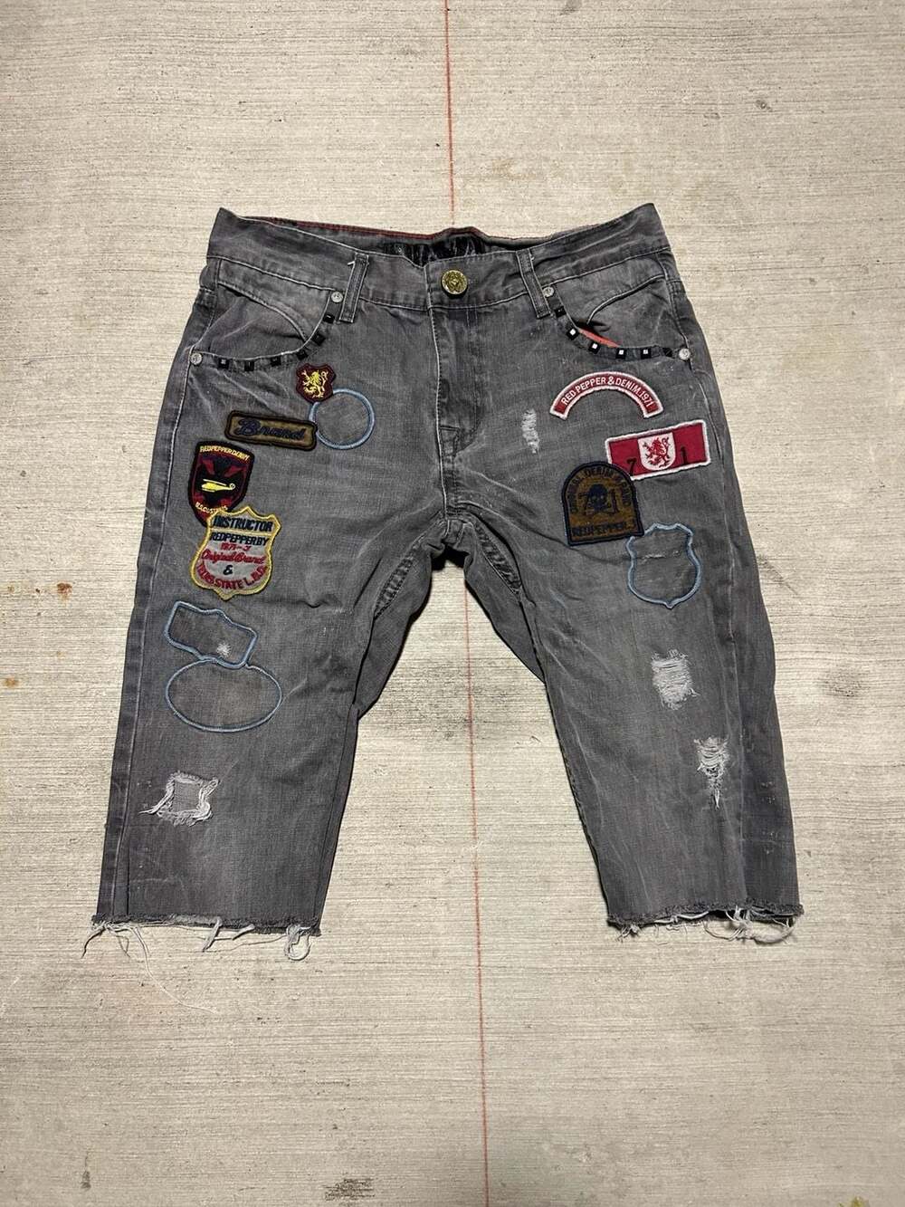 Red Pepper Gold Label Distressed Multi-Patch Denim Shorts Size 32